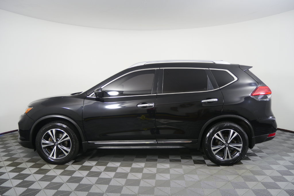 Used 2017 Nissan Rogue SL FWD image 2