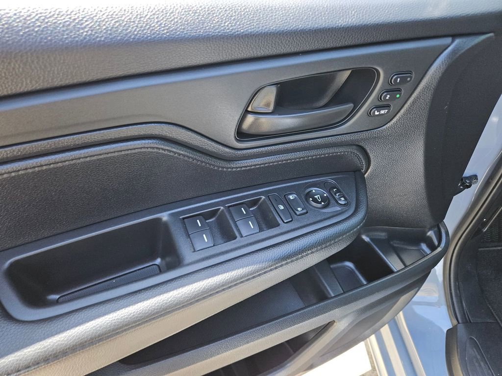 Used 2025 Honda Odyssey Sport-L image 15