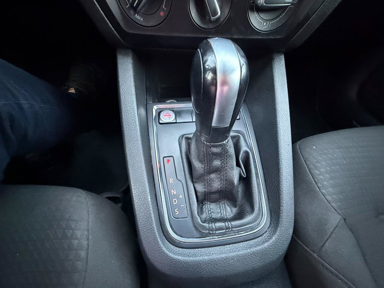 Used 2015 Volkswagen Jetta SE FWD image 21