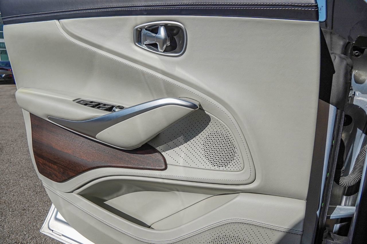 Used 2022 Aston Martin DBX image 33
