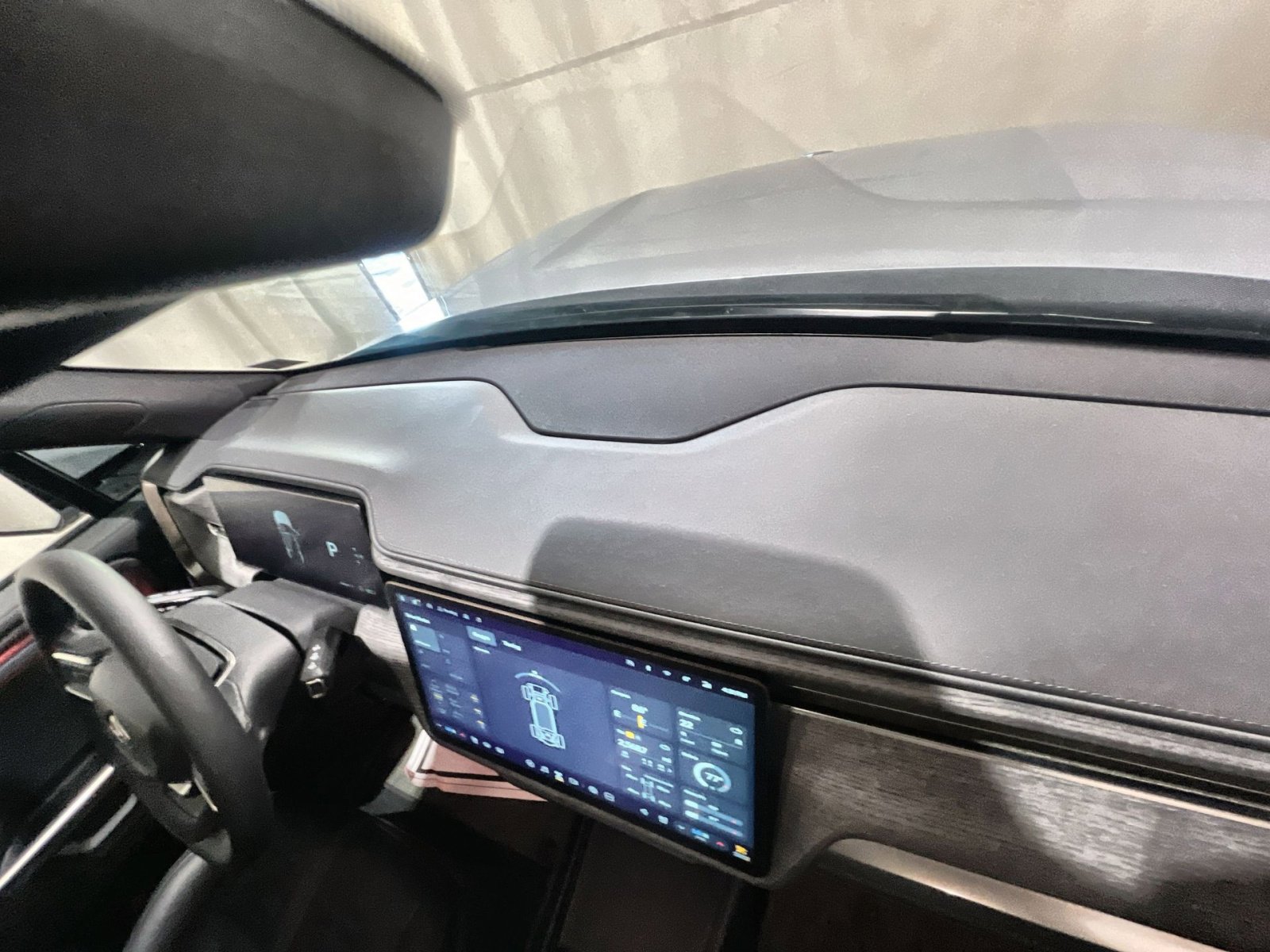 Used 2026 Rivian R1S Adventure image 19