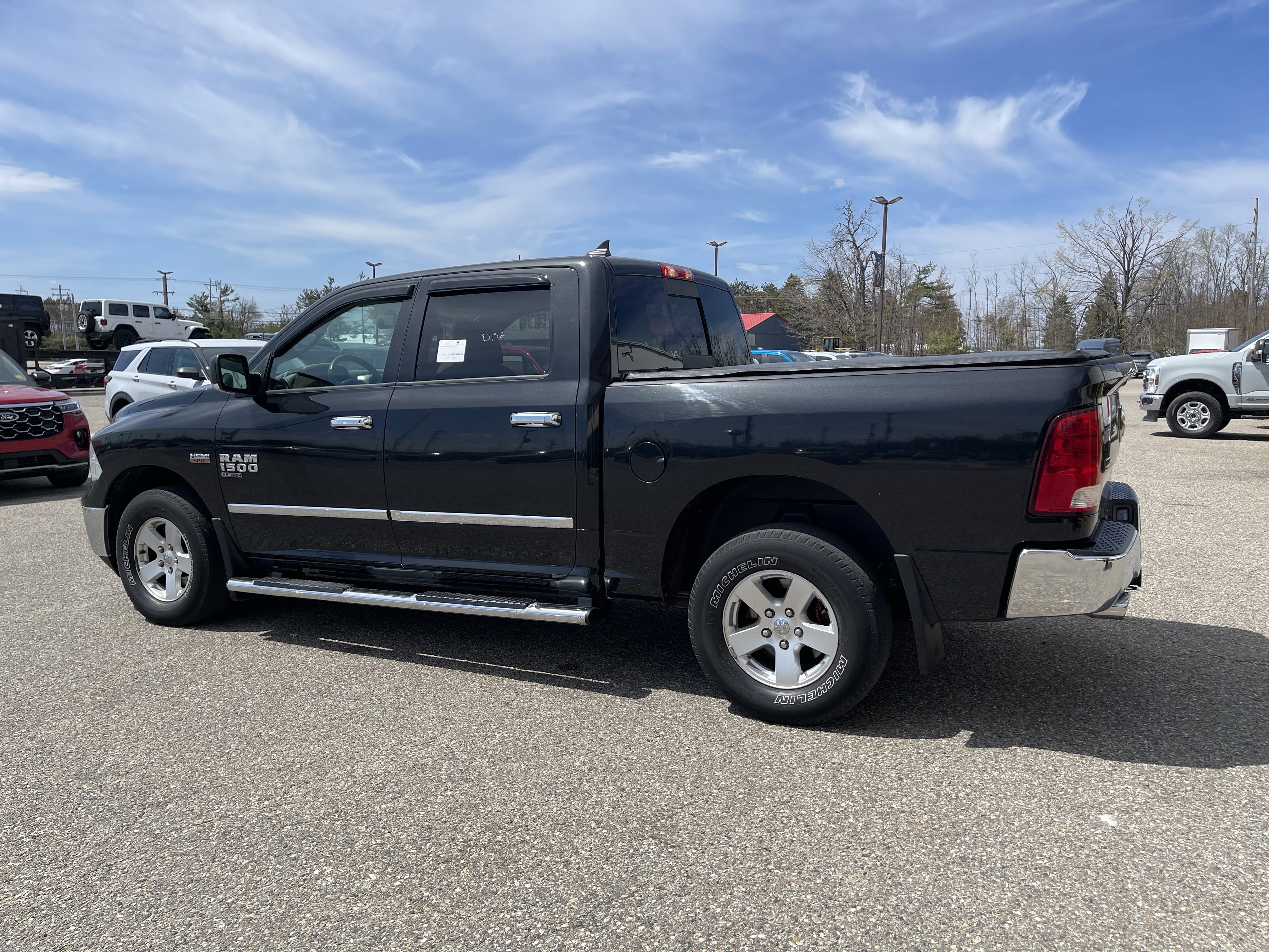 Used 2019 RAM 1500 Classic SLT w/ SLT Plus D￩cor Group AWD/4WD image 6