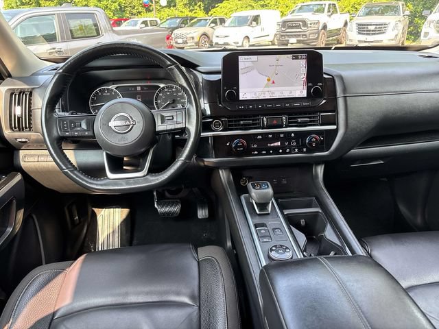 Used 2022 Nissan Pathfinder SL w/ SL Black Package AWD/4WD image 16