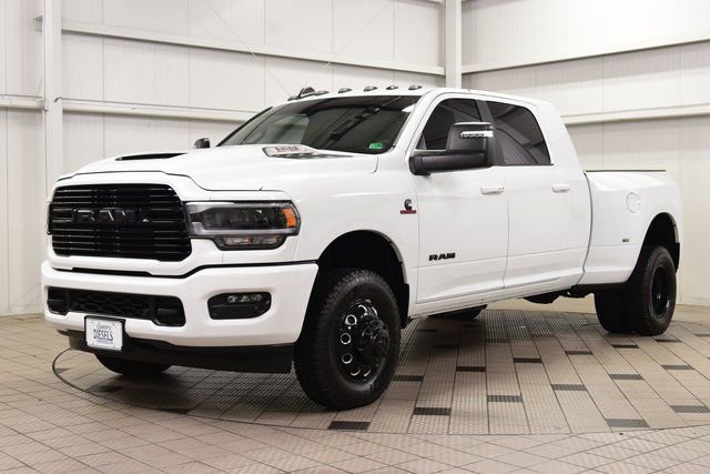 Used 2024 RAM 3500 Laramie w/ Night Edition AWD/4WD image 3