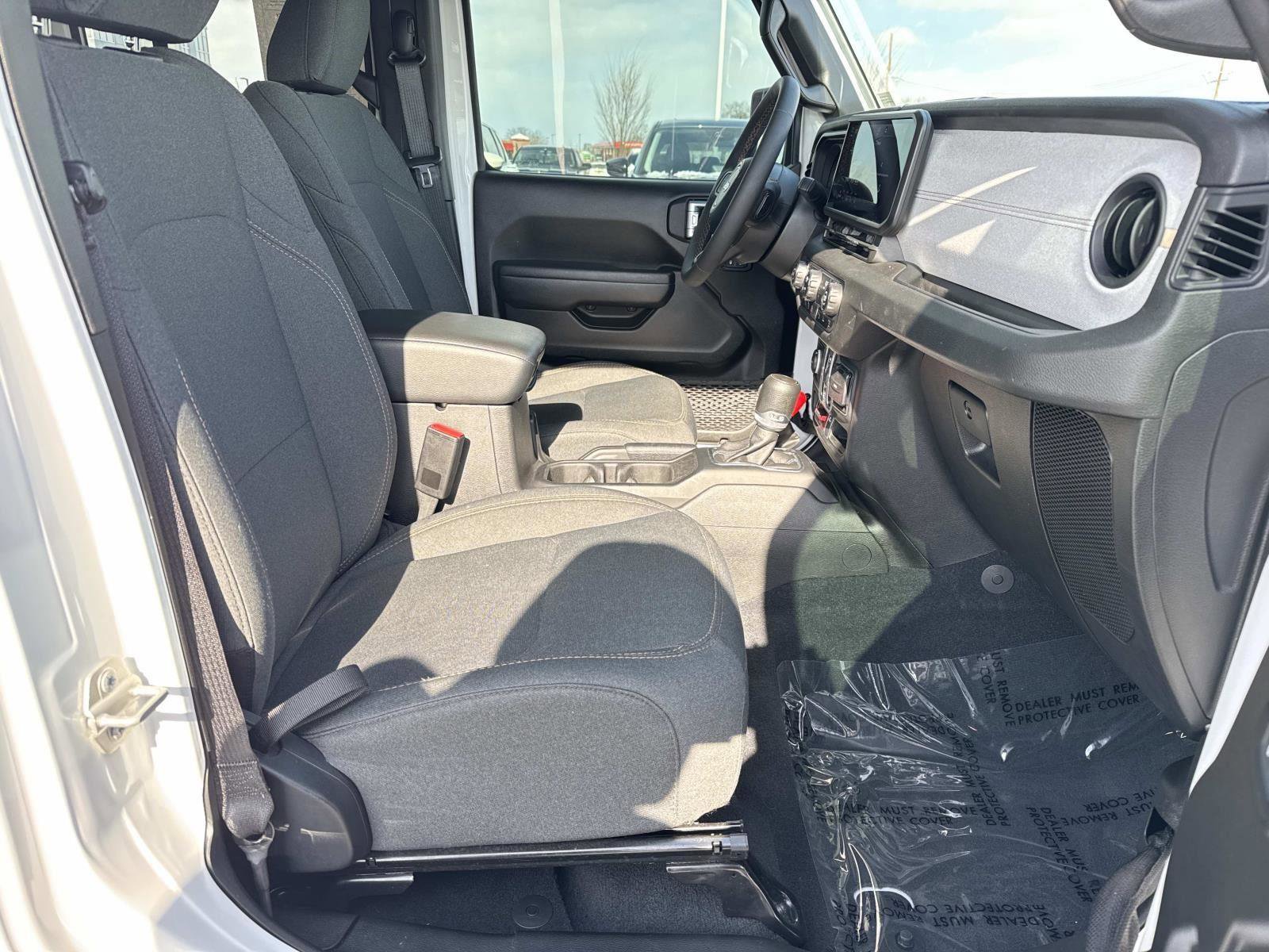 Used 2024 Jeep Wrangler Unlimited image 17