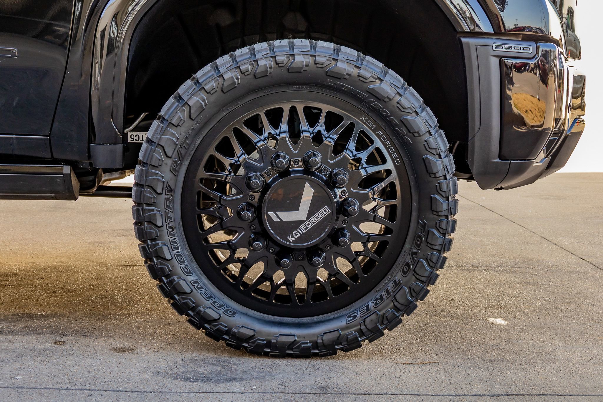 Used 2026 GMC Sierra 3500 Denali Ultimate image 12