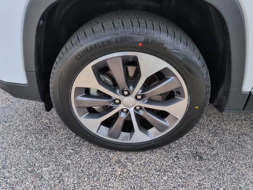 Certified 2022 Jeep Cherokee Limited w/ Elite Package AWD/4WD image 18