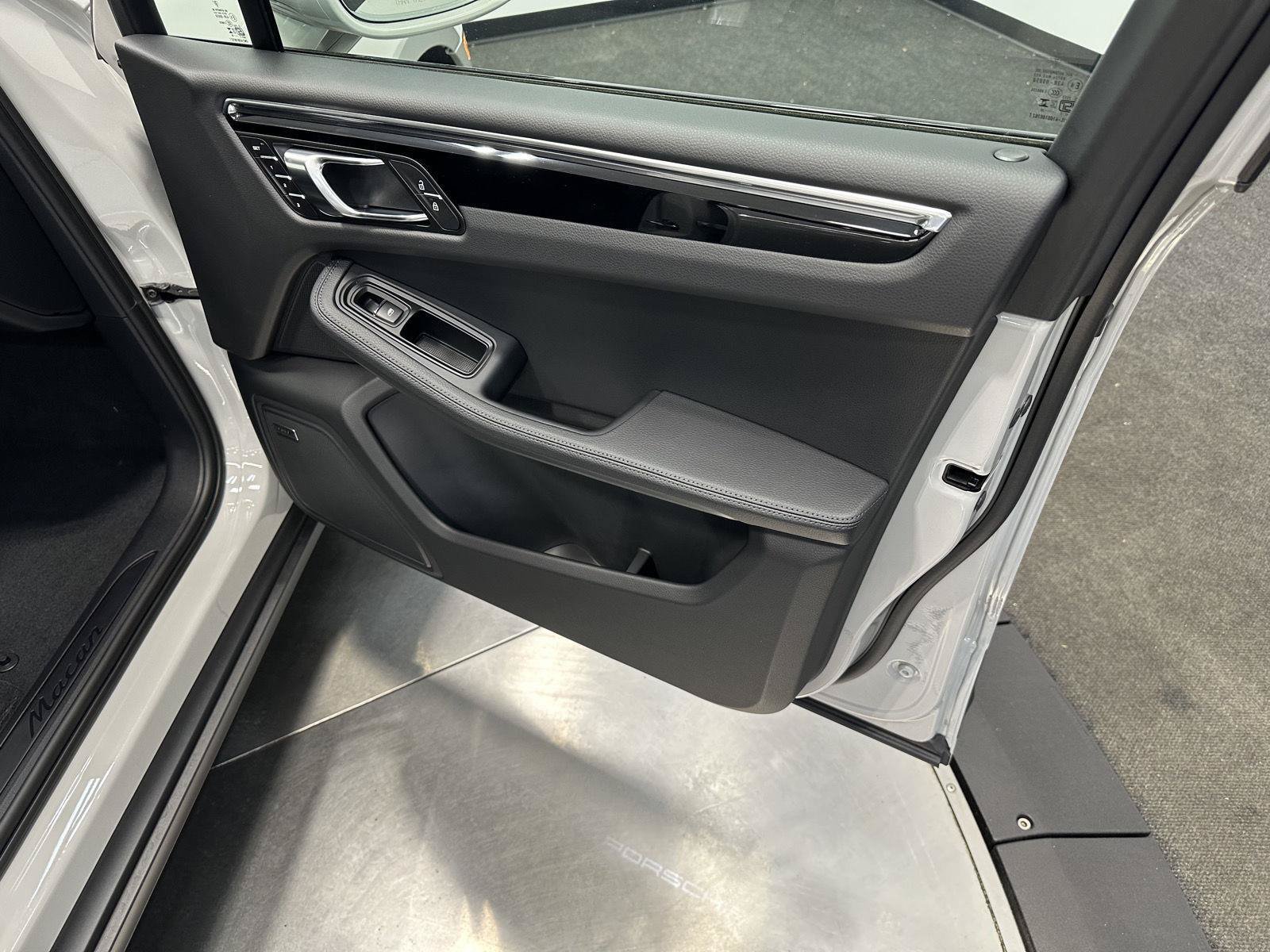 New 2026 Porsche Macan AWD/4WD image 42