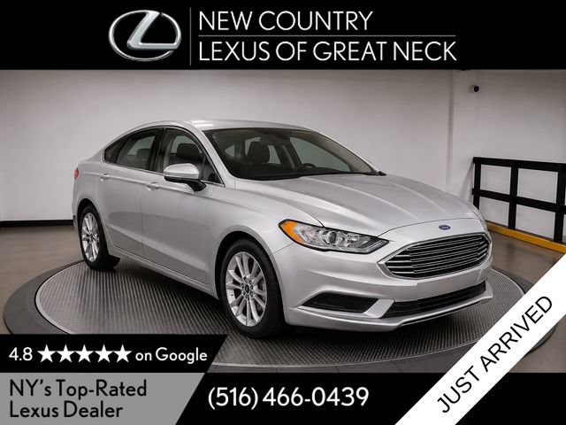 Used 2018 Ford Fusion SE w/ Fusion SE Technology Package FWD image 1