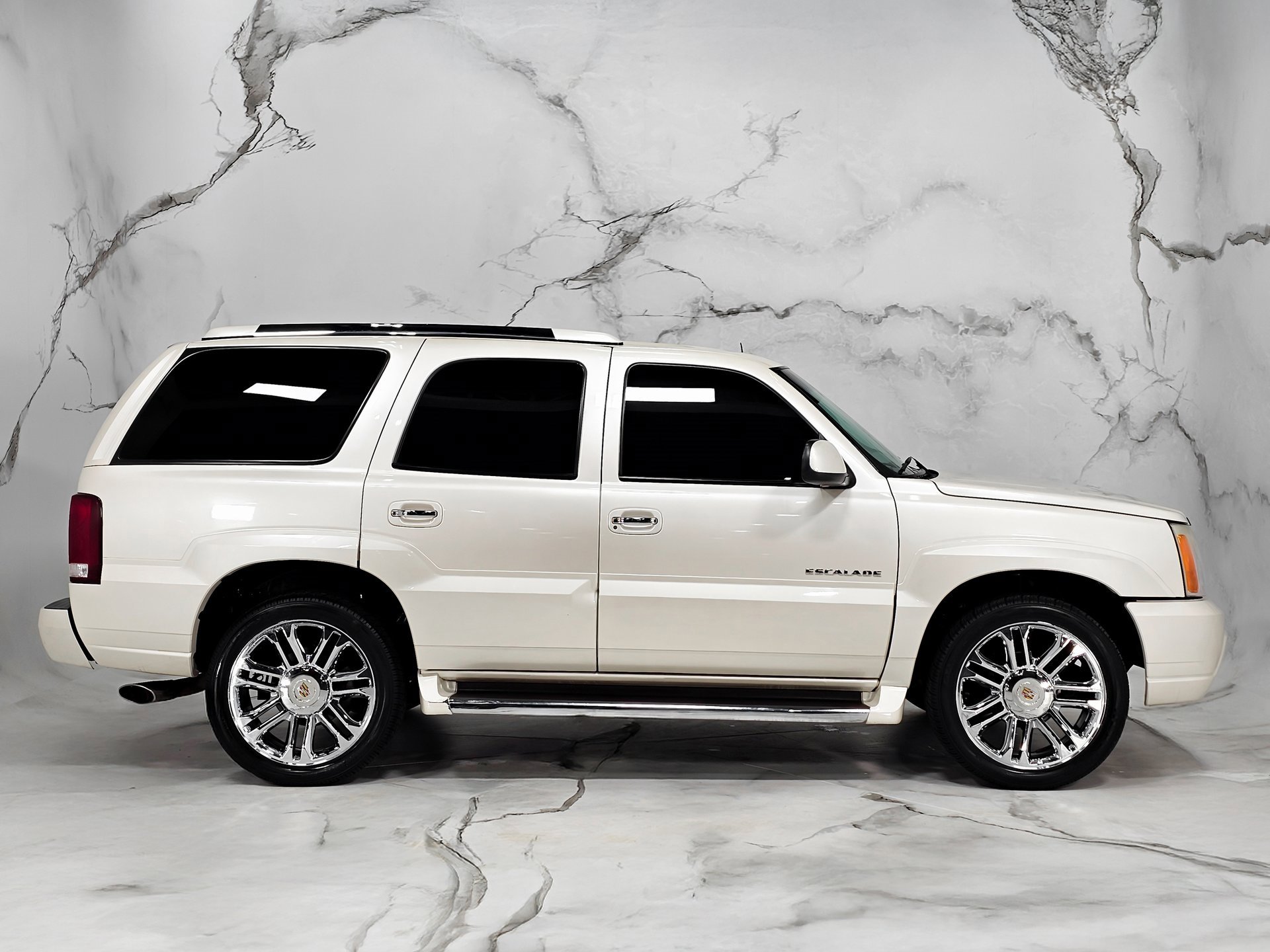 Used 2002 Cadillac Escalade AWD image 4