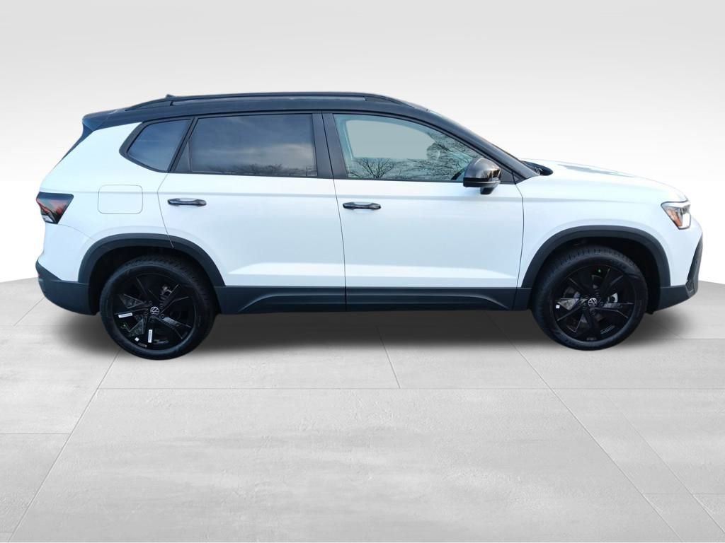 Used 2025 Volkswagen Taos SE image 7