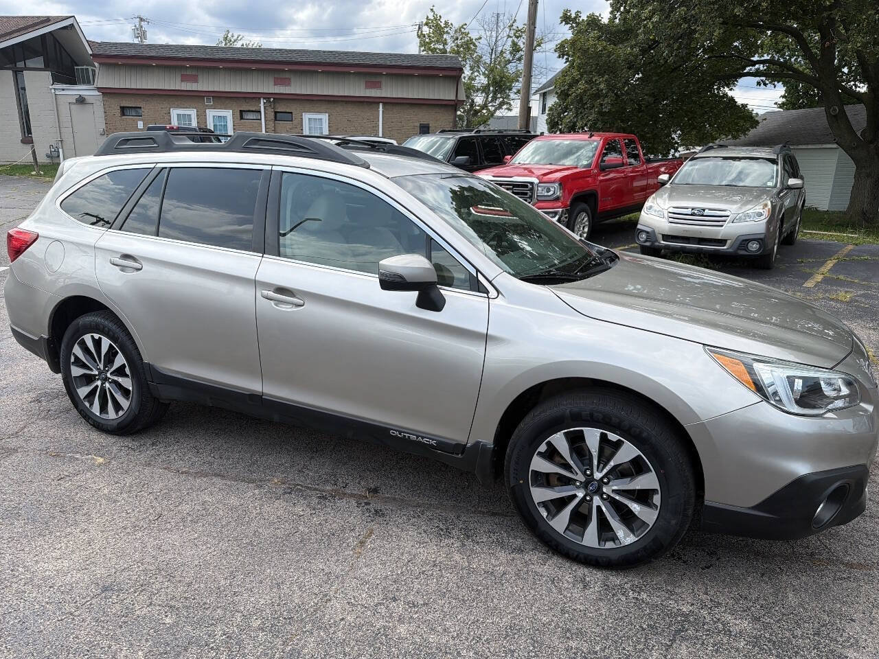 Used 2016 Subaru Outback 2.5i Limited AWD/4WD image 3
