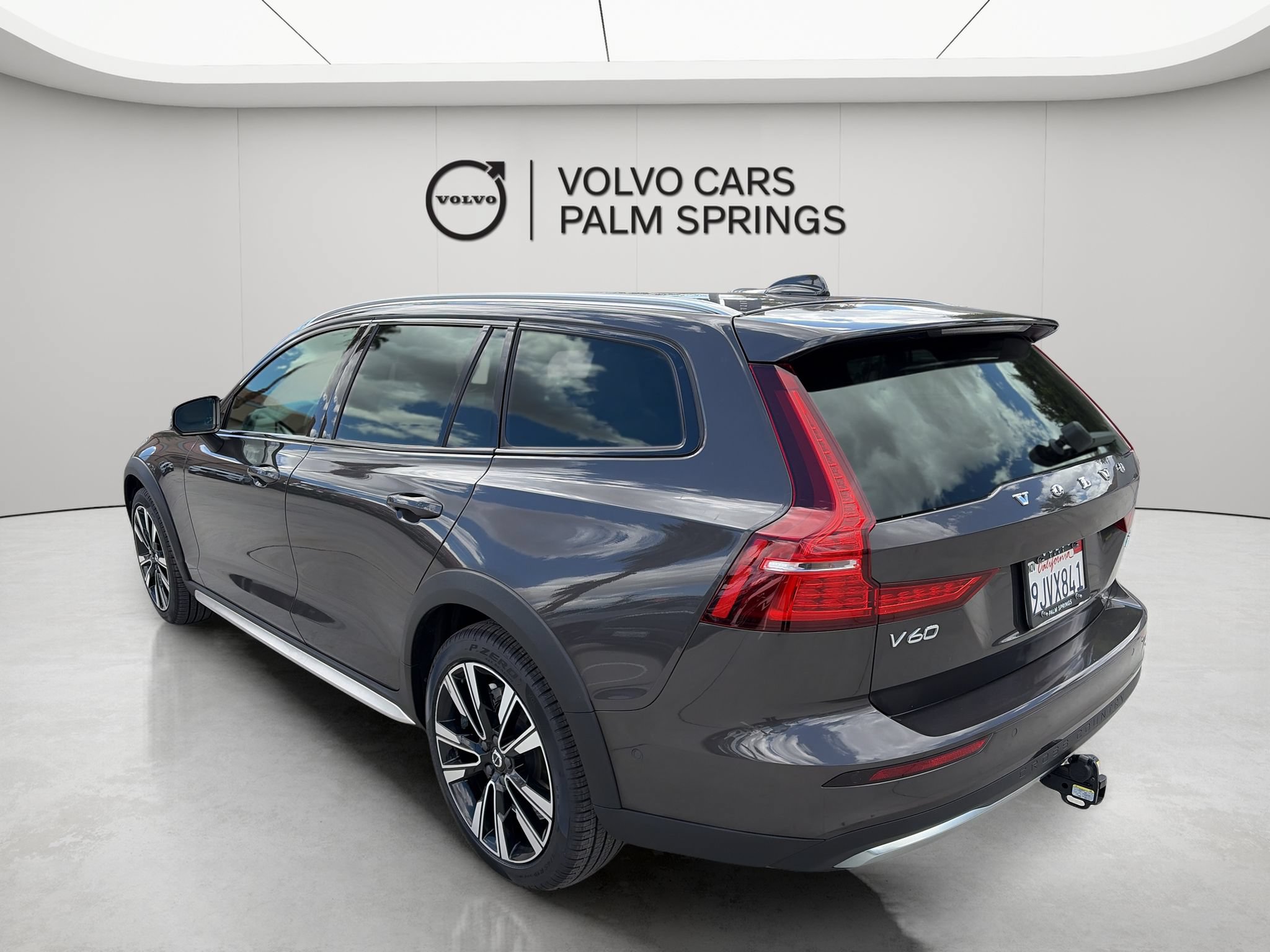 Used 2024 Volvo V60 B5 Cross Country Ultimate AWD/4WD image 4