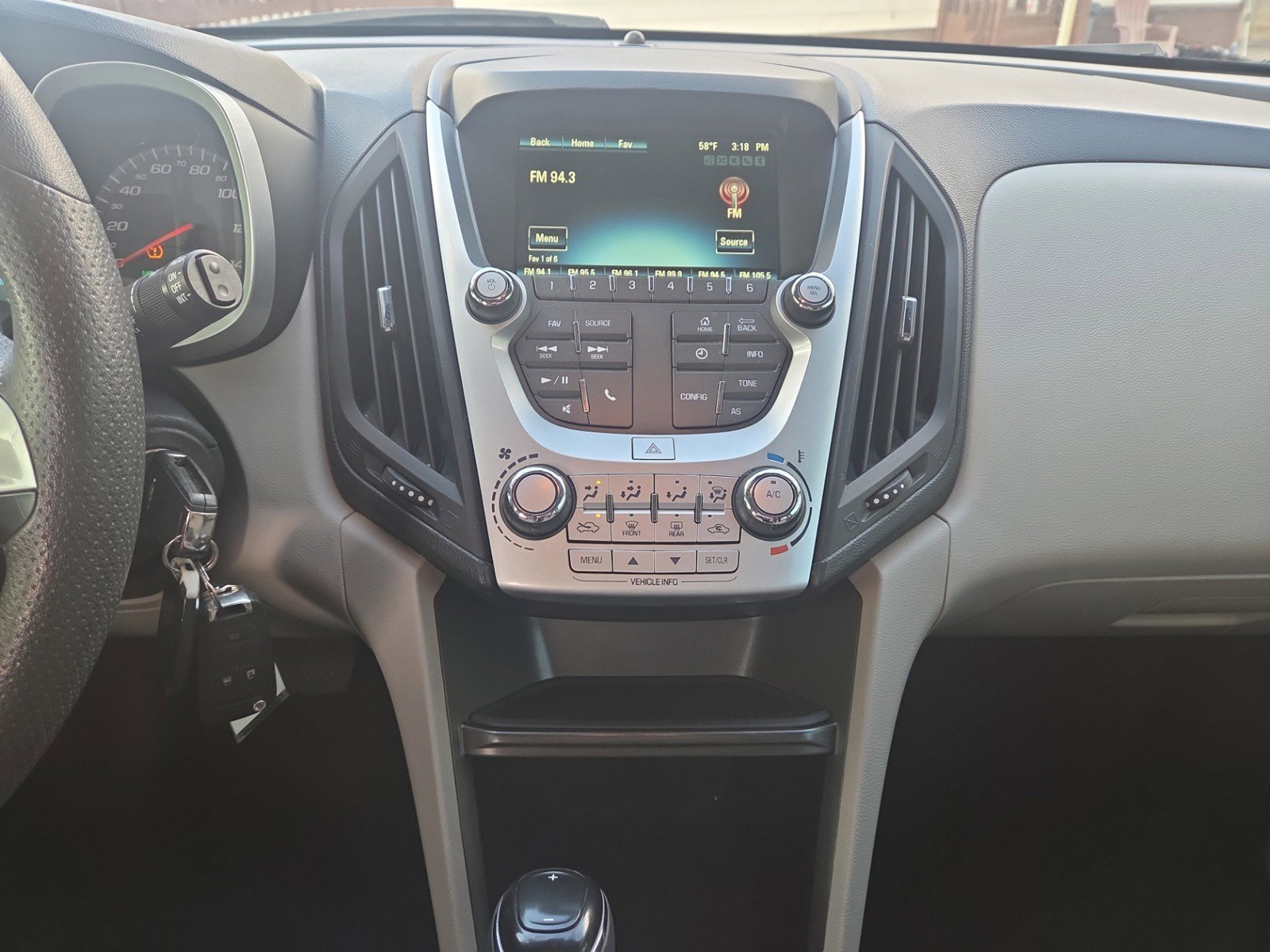 Used 2017 Chevrolet Equinox LT FWD image 11