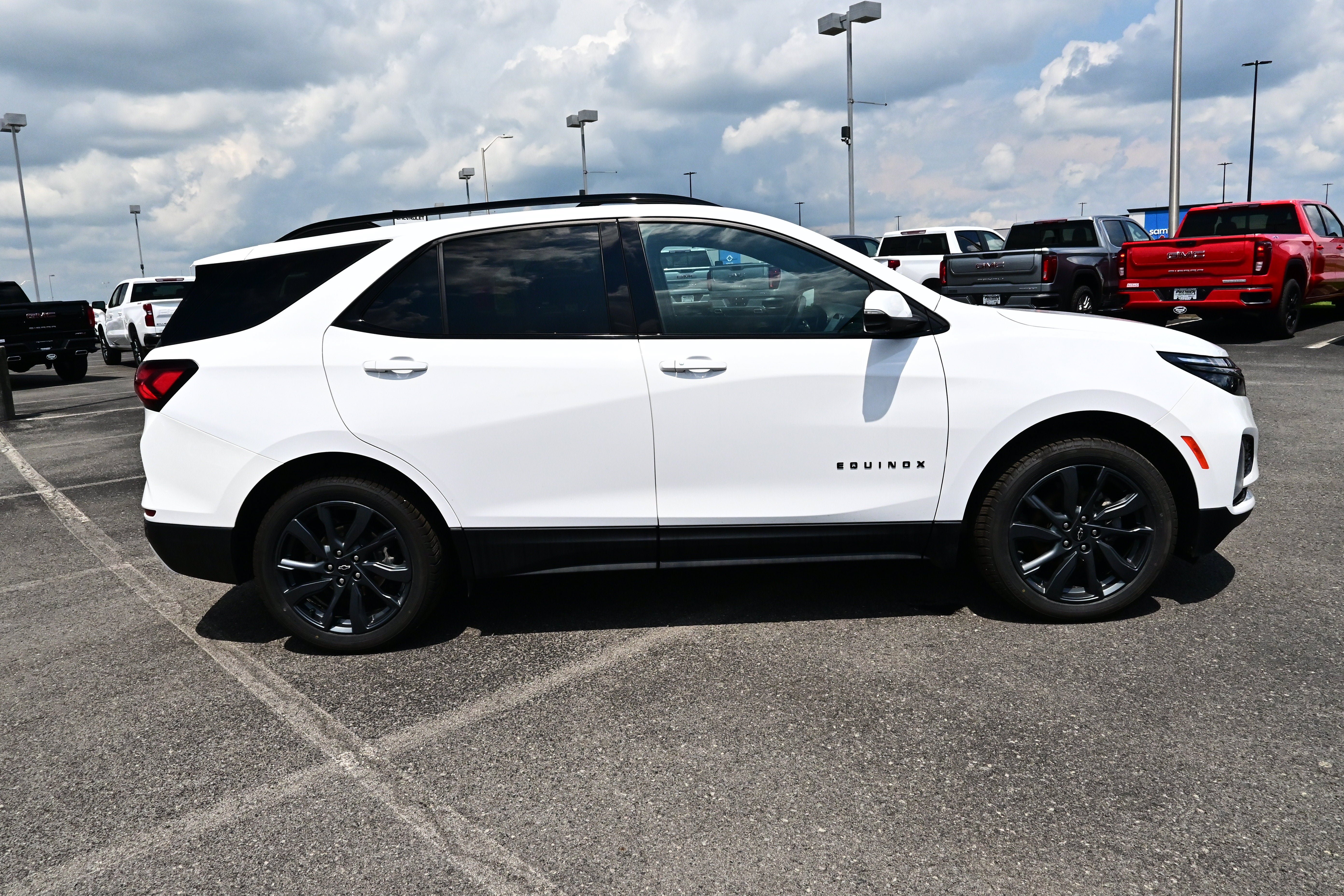 Used 2023 Chevrolet Equinox RS w/ RS Leather Package AWD/4WD image 5