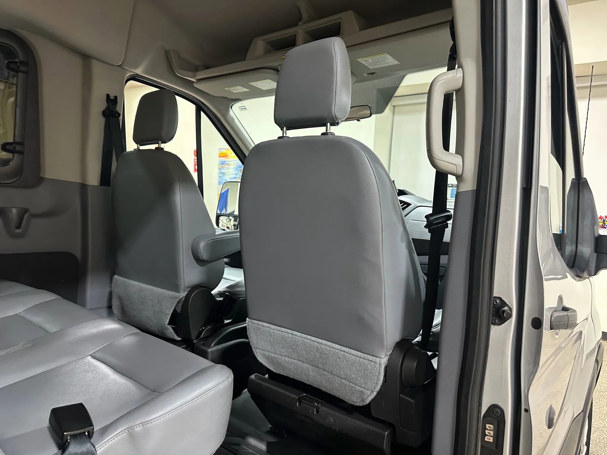Used 2015 Ford Transit 350 XL image 31