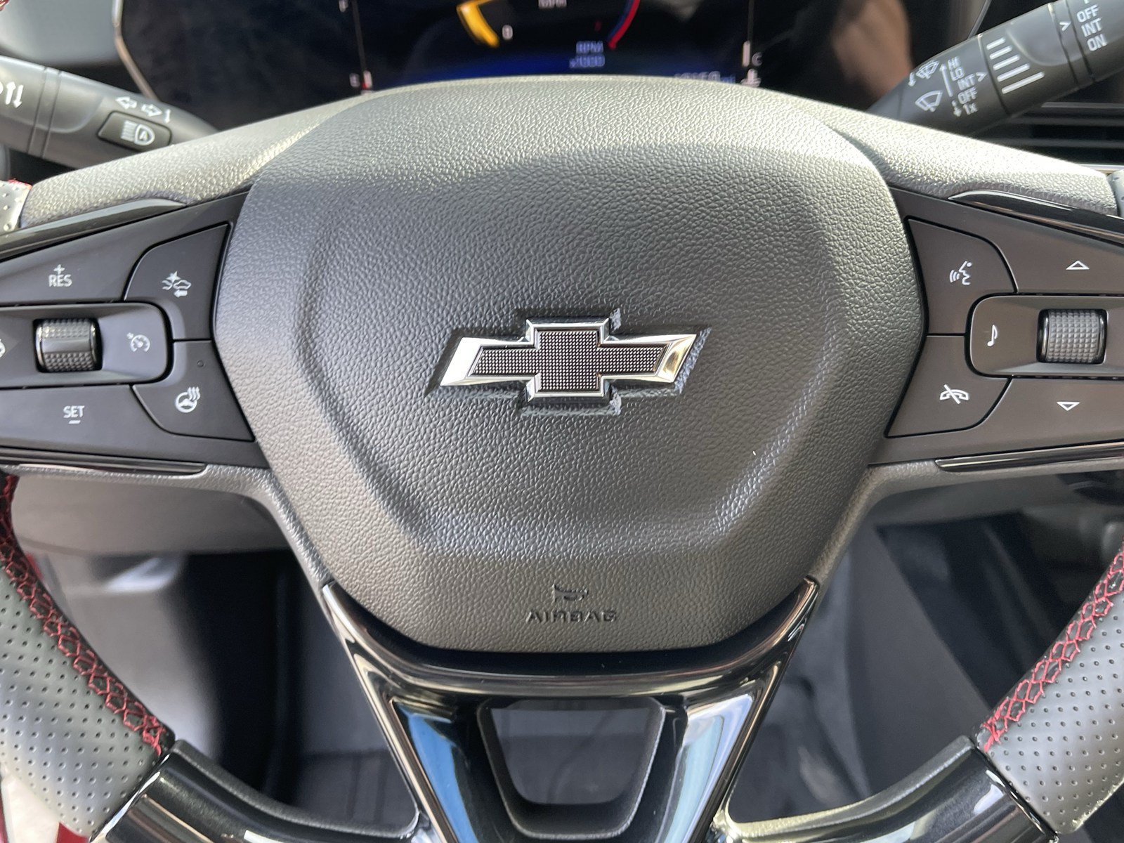 Used 2024 Chevrolet Trax RS w/ Sunroof Package FWD image 23