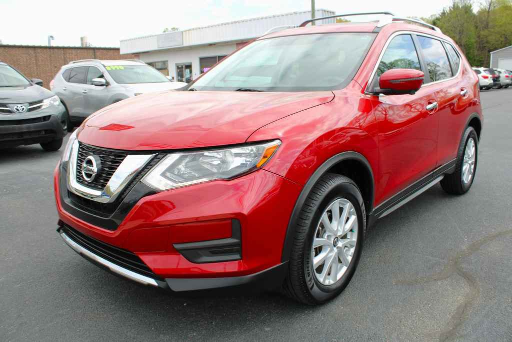 Used 2017 Nissan Rogue SV image 1