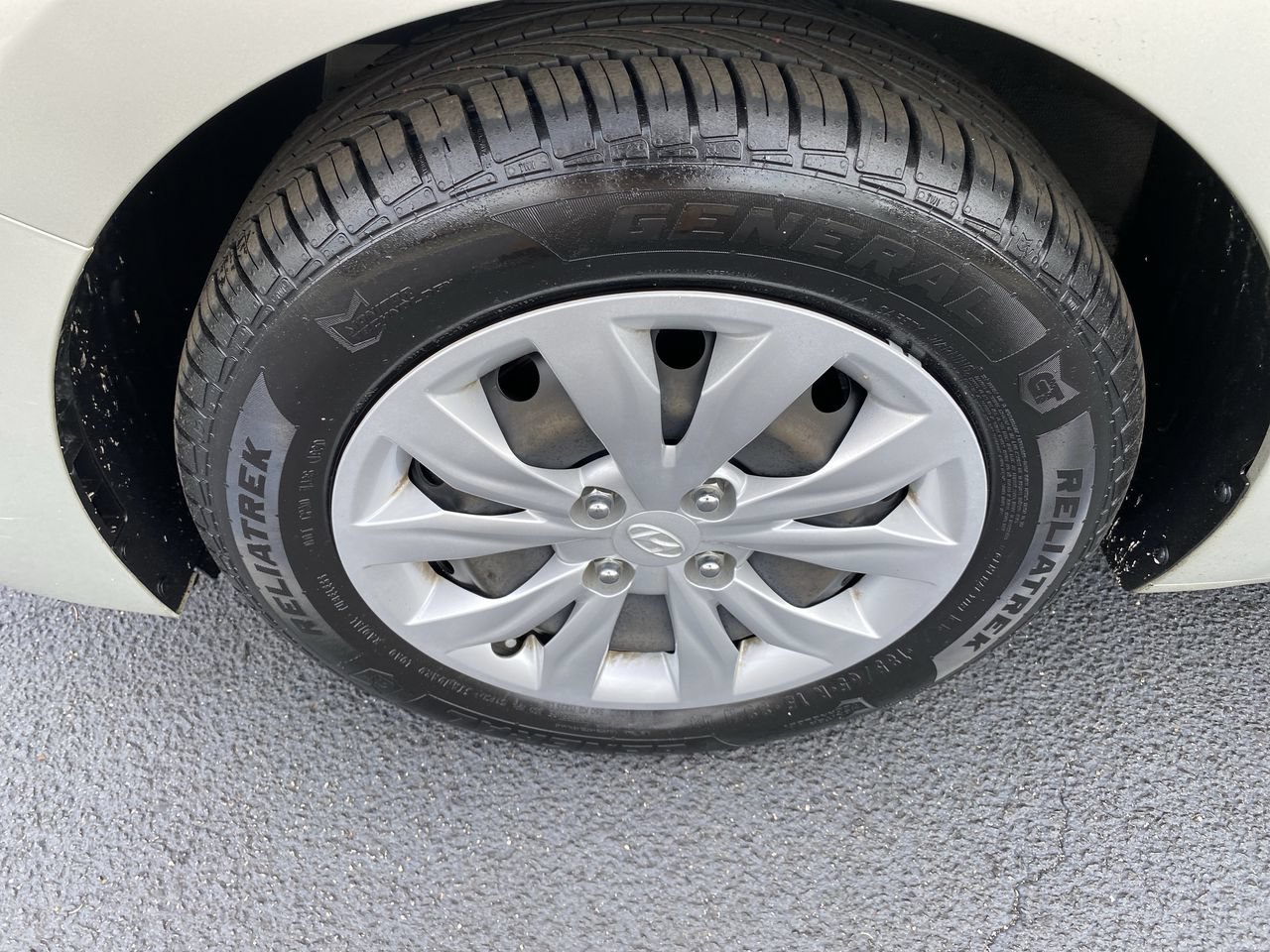 Used 2019 Hyundai Accent SE FWD image 12
