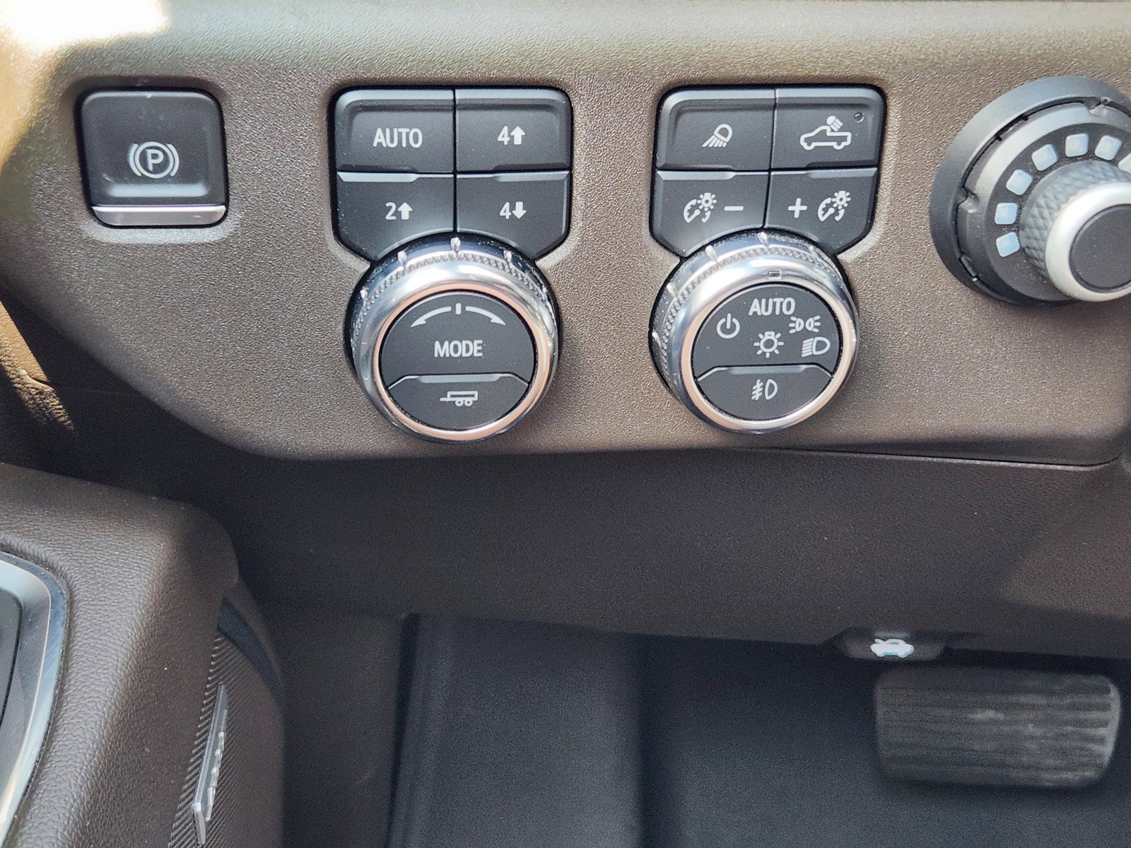 Used 2022 GMC Sierra 1500 SLT w/ SLT Convenience Package AWD/4WD image 18