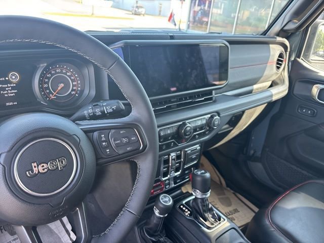 Used 2025 Jeep Wrangler Unlimited Rubicon image 13