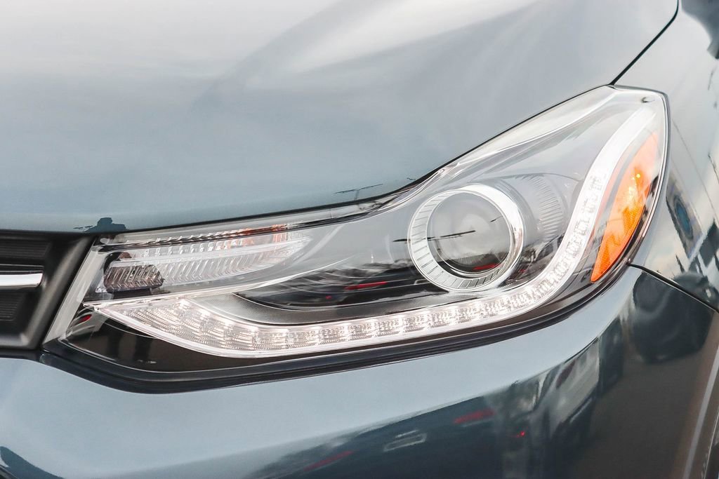 Used 2022 Chevrolet Trax LT w/ LT Convenience Package image 7