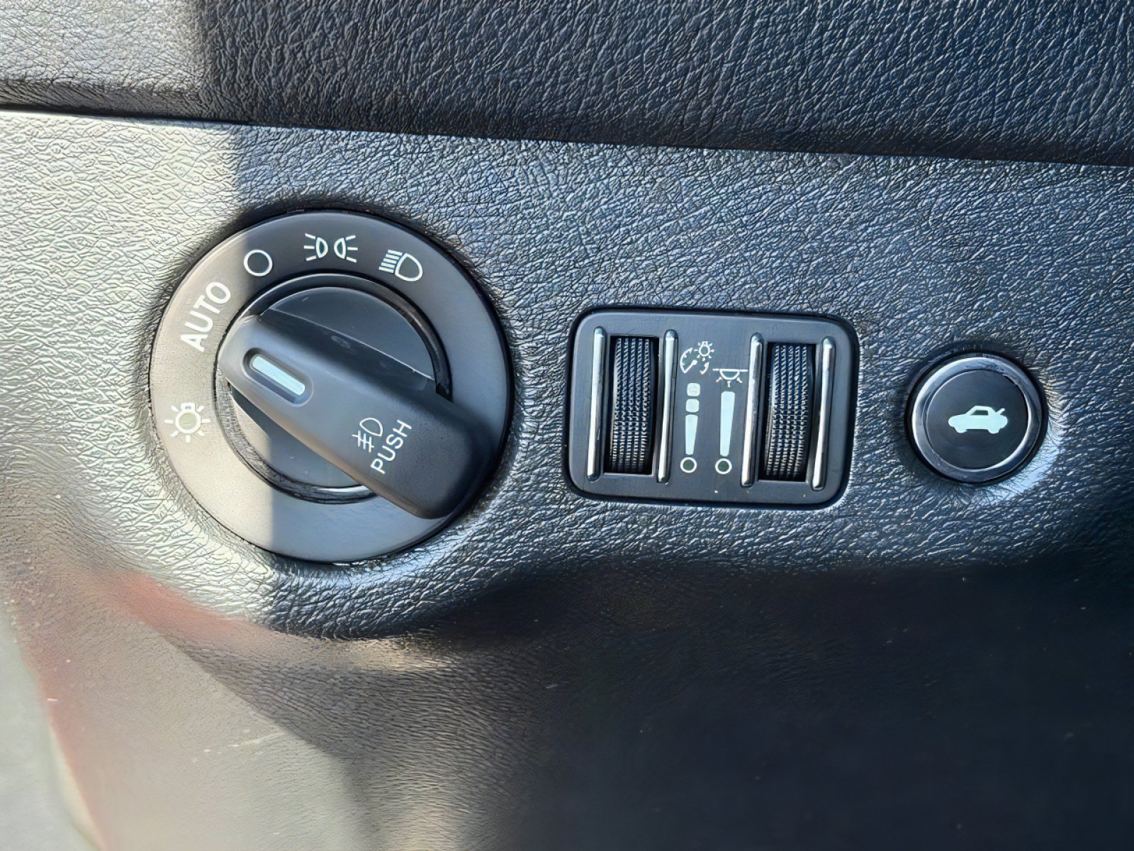 Used 2018 Dodge Challenger R/T Scat Pack w/ Leather Interior Group RWD image 25