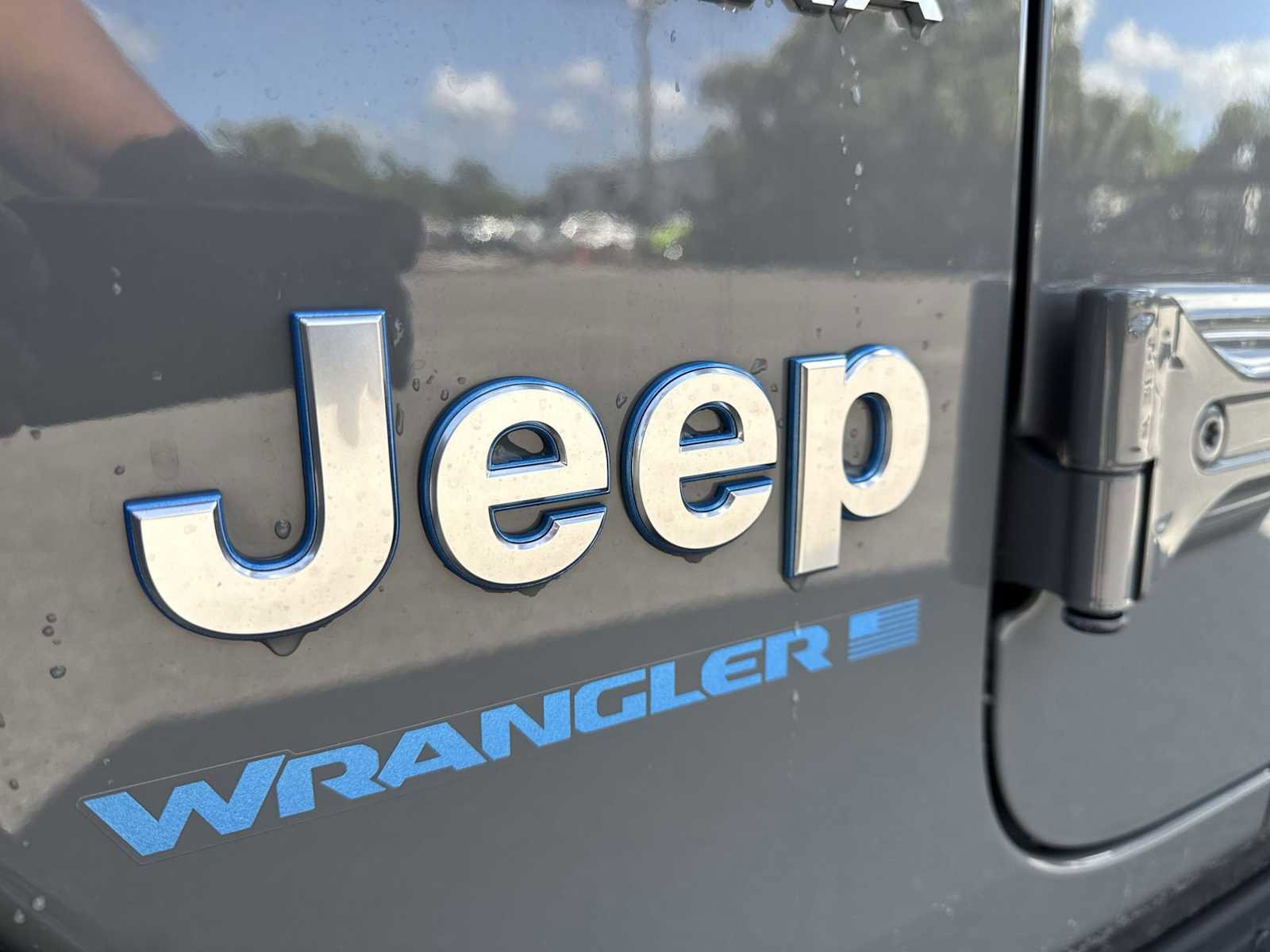 Used 2023 Jeep Wrangler Unlimited Sahara w/ Dual Top Group AWD/4WD image 11