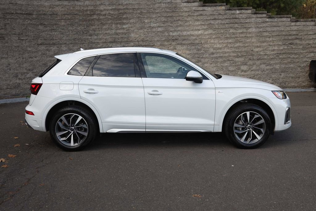 Used 2023 Audi Q5 2.0T Premium w/ Convenience Package image 4
