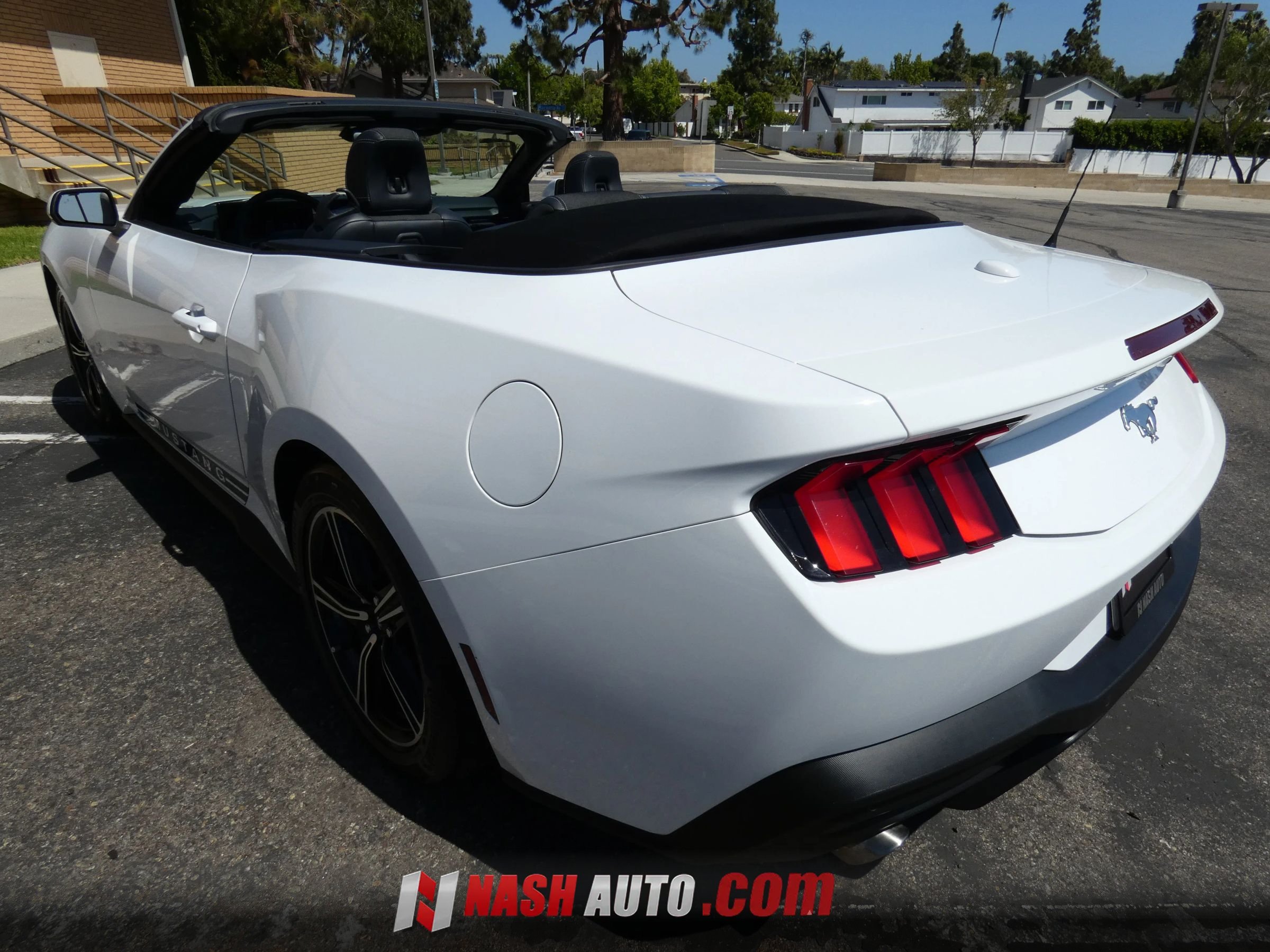 Used 2024 Ford Mustang Convertible RWD image 13