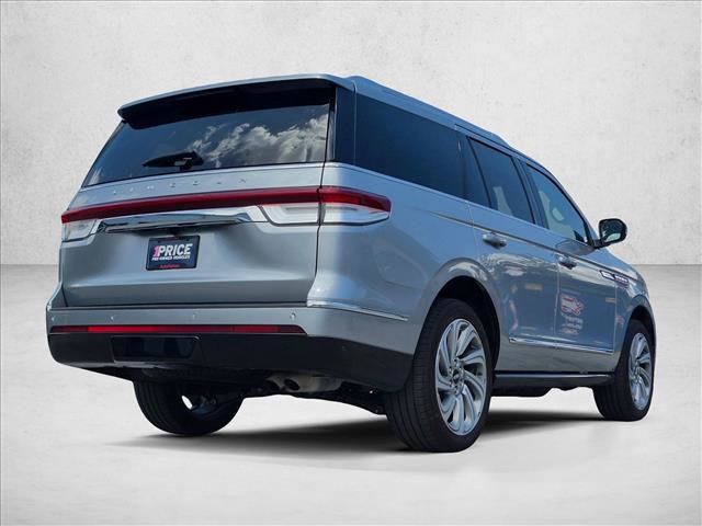 Used 2023 Lincoln Navigator Reserve AWD/4WD image 5