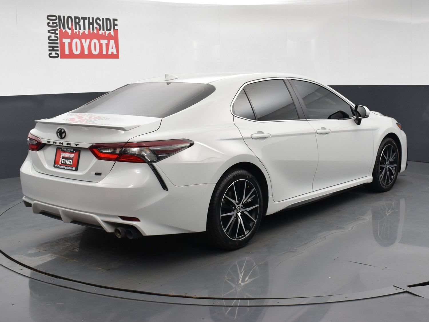 Used 2024 Toyota Camry SE FWD image 4