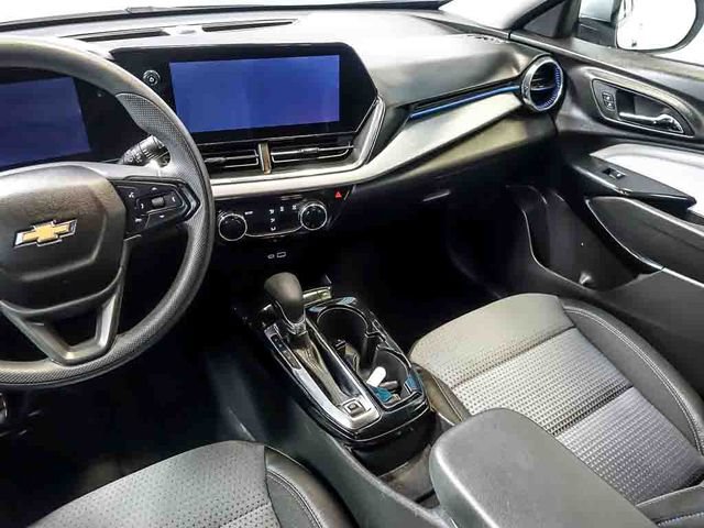 Certified 2025 Chevrolet Trax LT FWD image 17