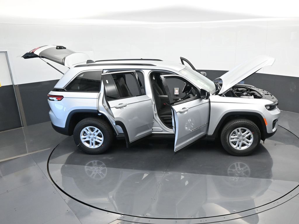 Used 2024 Jeep Grand Cherokee Laredo w/ Trailer Tow Package image 51