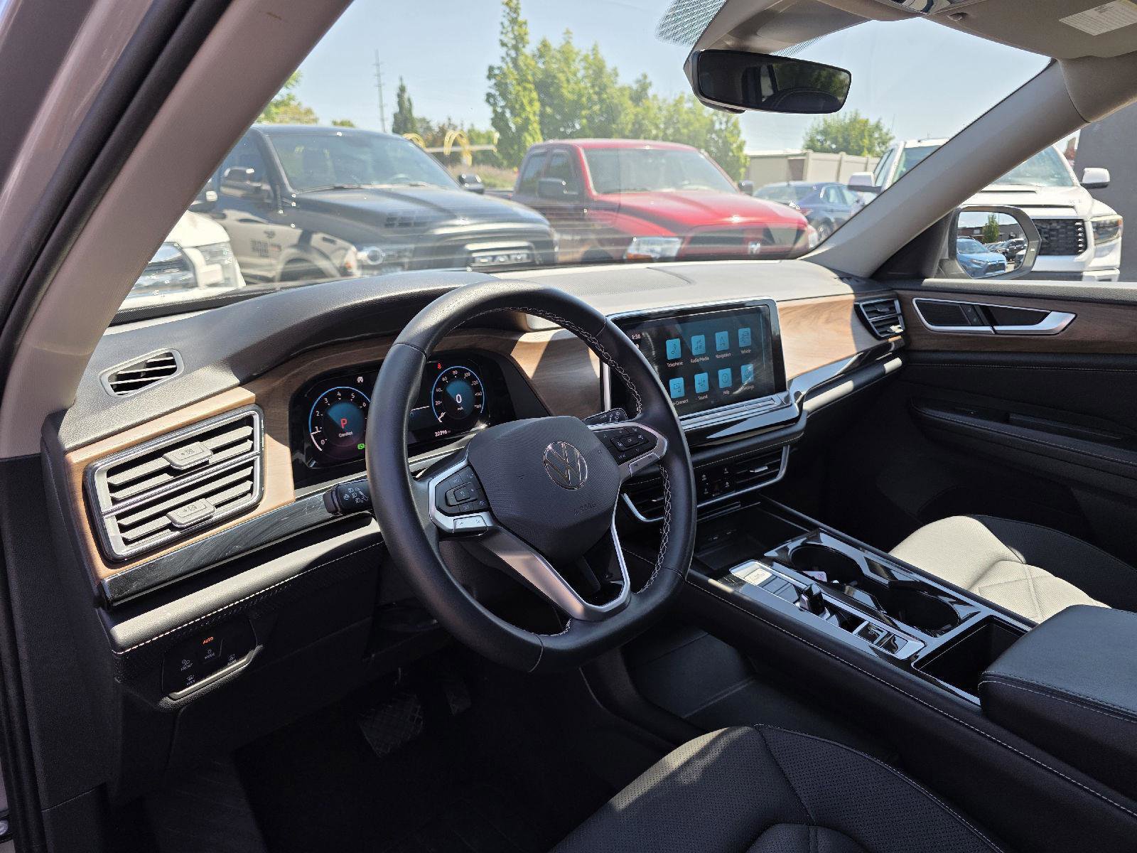 Used 2024 Volkswagen Atlas SE image 15