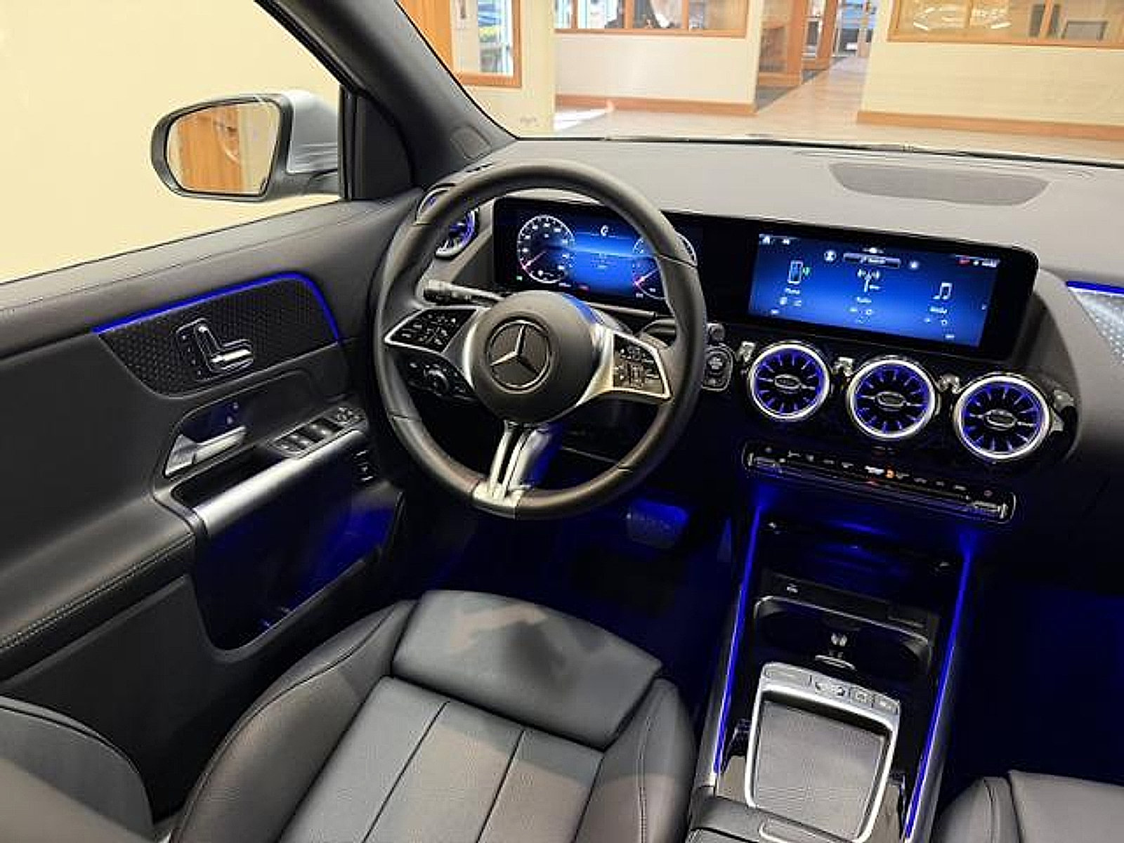Used 2025 Mercedes-Benz GLA 250 image 13