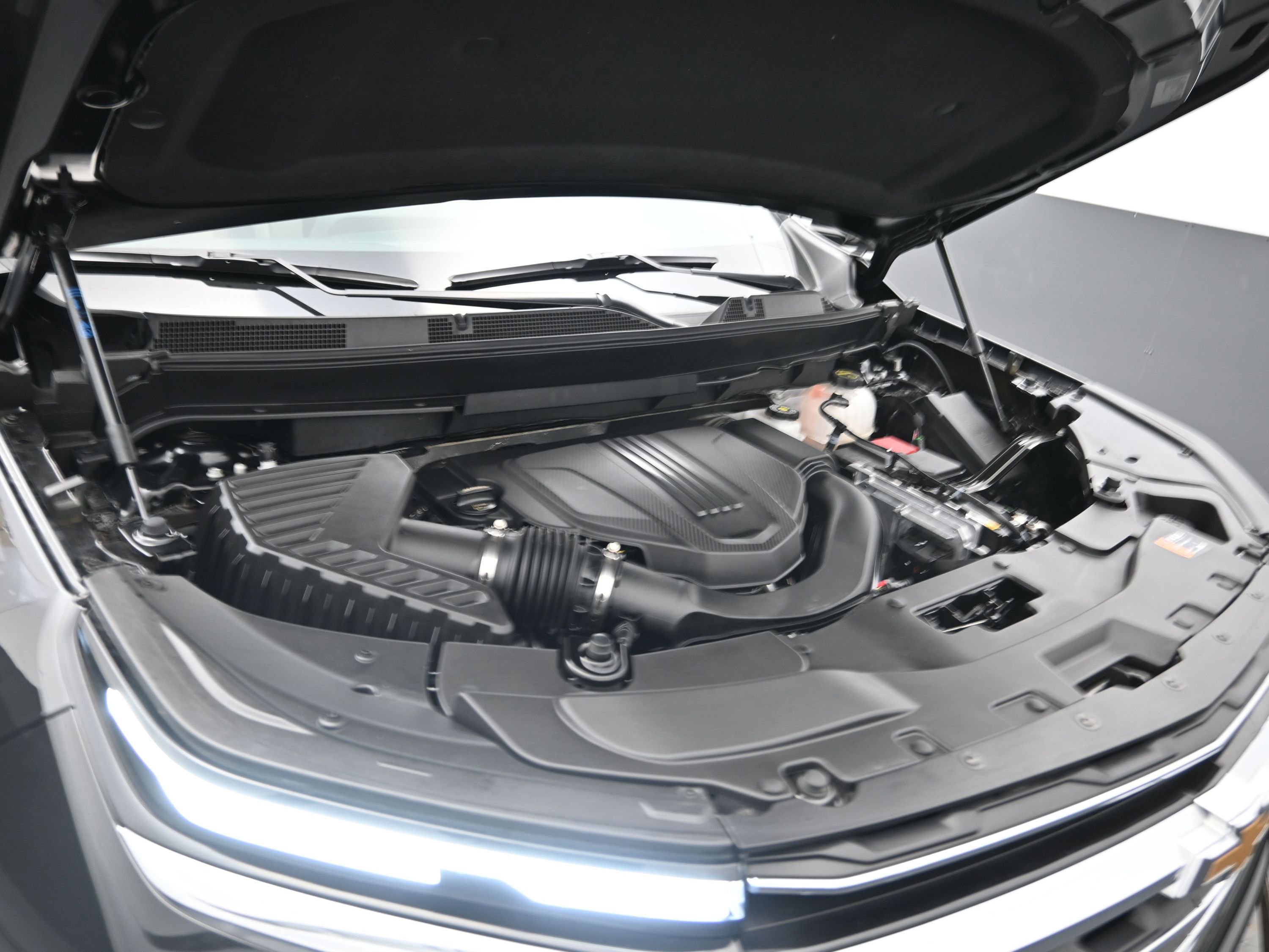 Used 2025 Chevrolet Traverse LT image 24