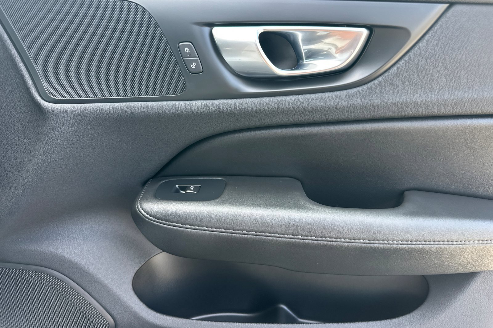 Certified 2025 Volvo V60 B5 Cross Country Plus image 19