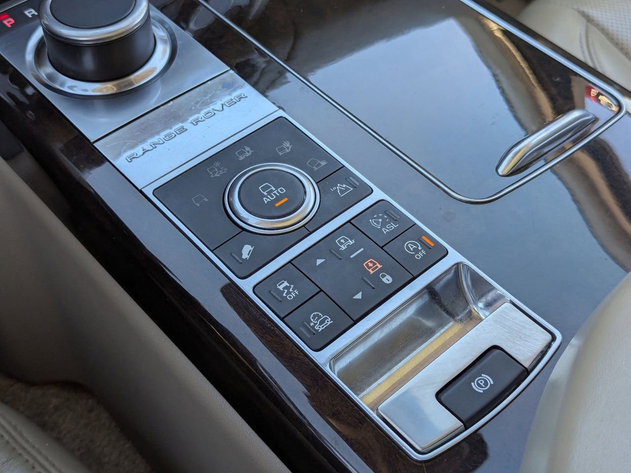 Used 2016 Land Rover Range Rover Supercharged image 28