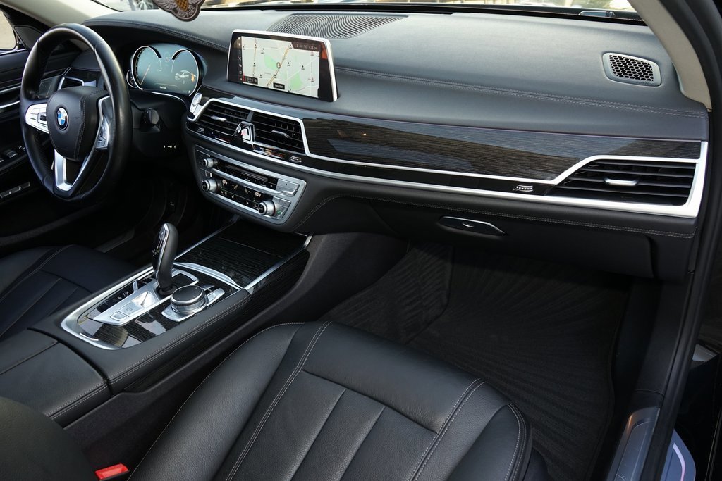 Used 2018 BMW 740i image 5