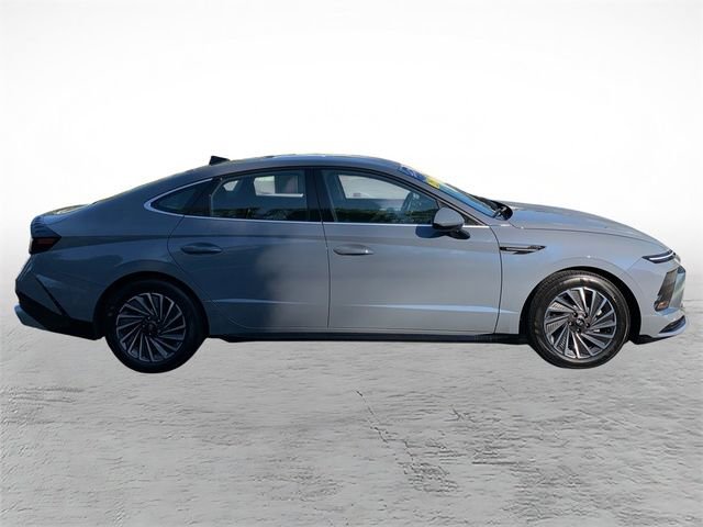 Certified 2025 Hyundai Sonata SEL FWD image 2