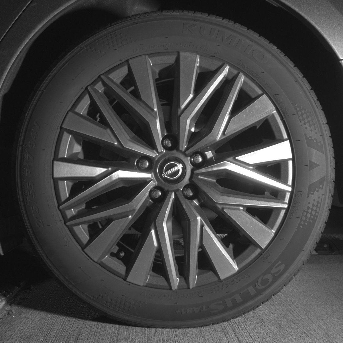 Used 2025 Nissan Altima 2.5 SV FWD image 14