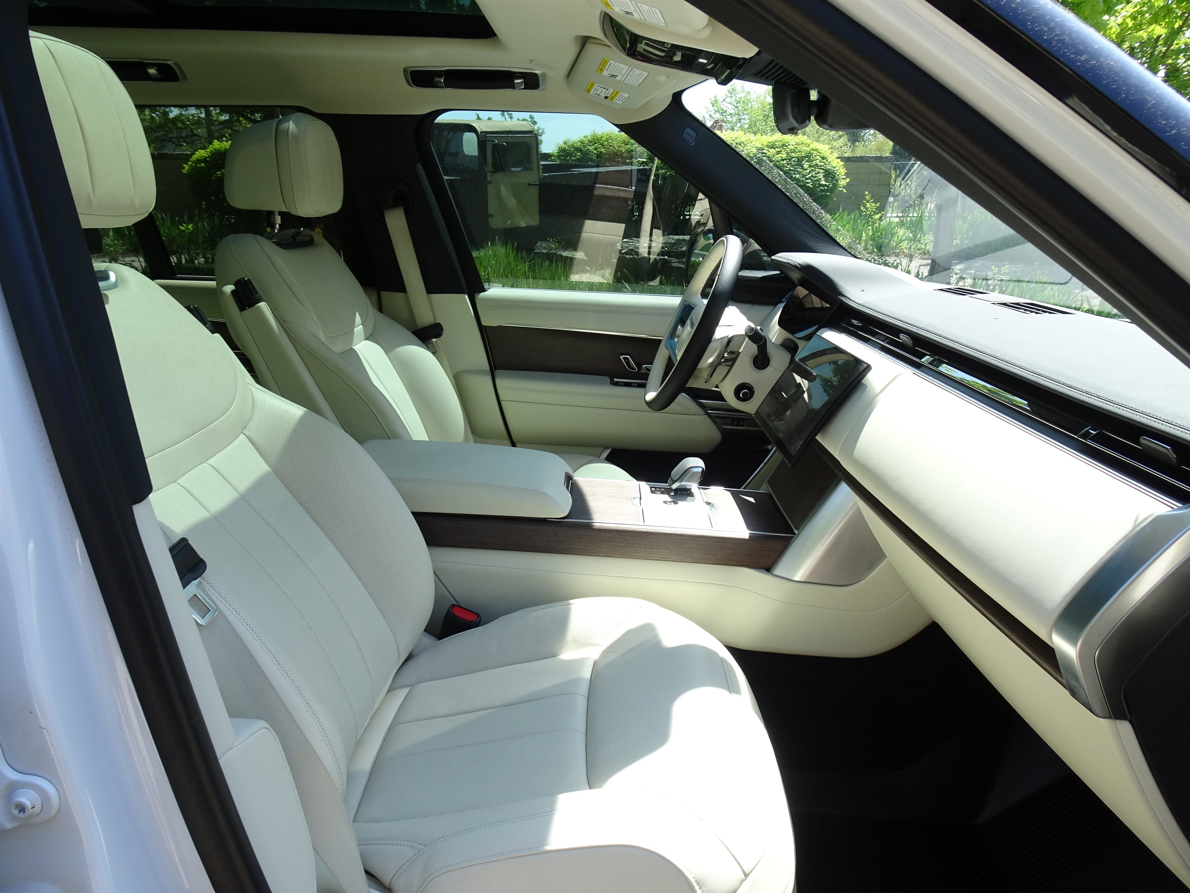 Certified 2025 Land Rover Range Rover SE AWD/4WD image 29