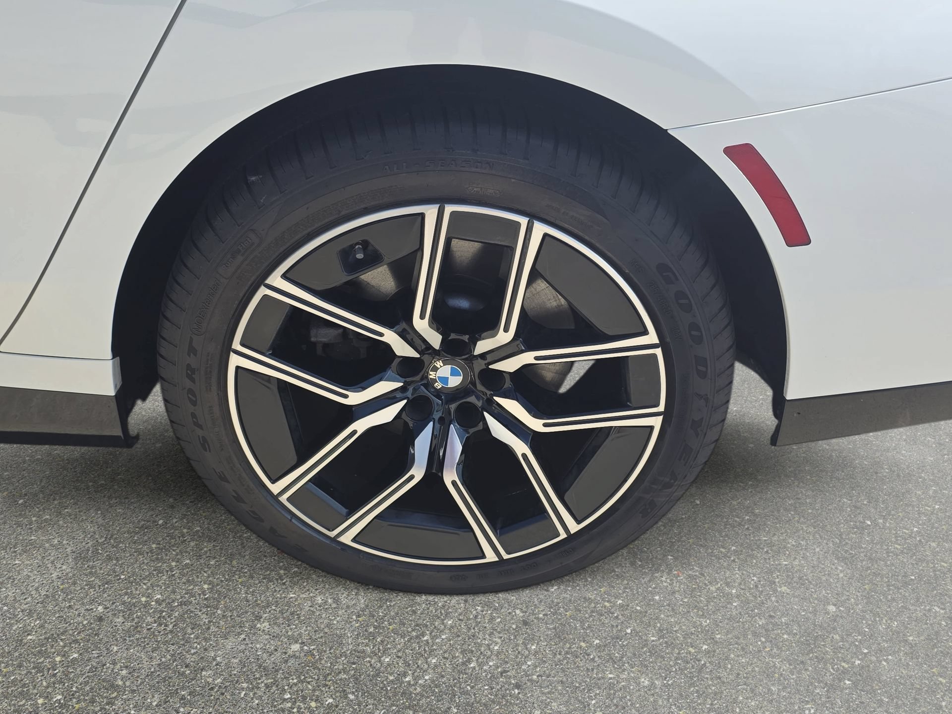 Used 2025 BMW 740i RWD image 32