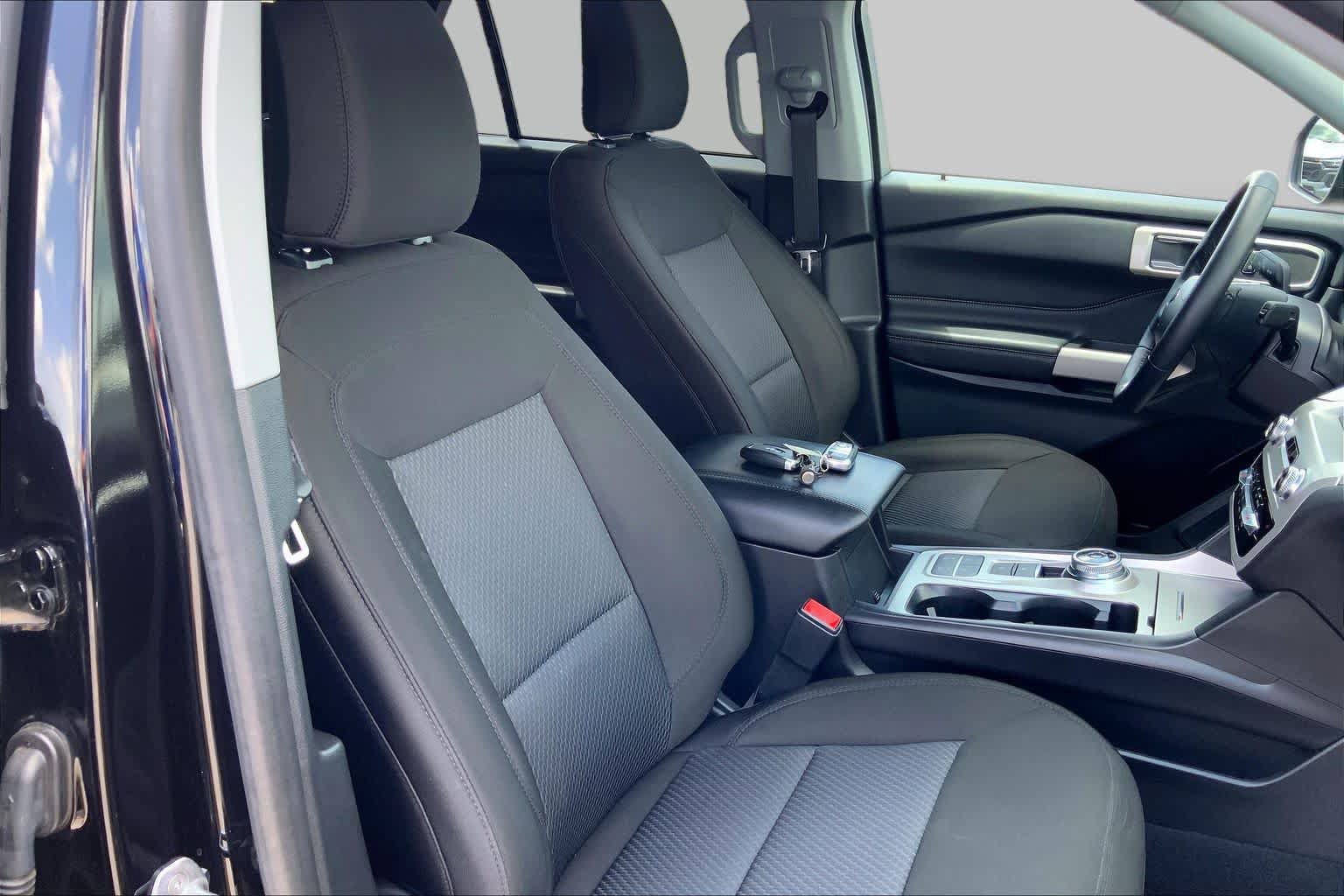 Certified 2024 Ford Explorer XLT RWD image 9