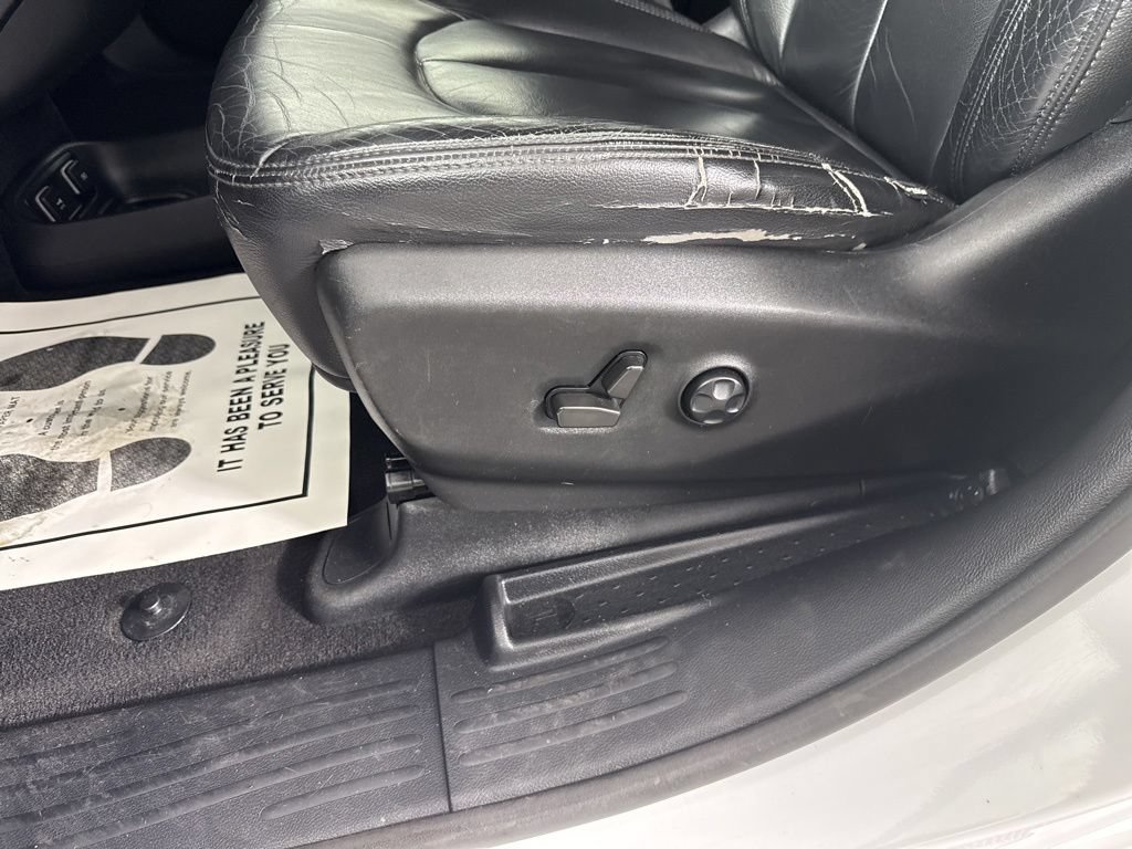 Used 2021 Chrysler Pacifica Touring w/ S Appearance Package FWD image 13