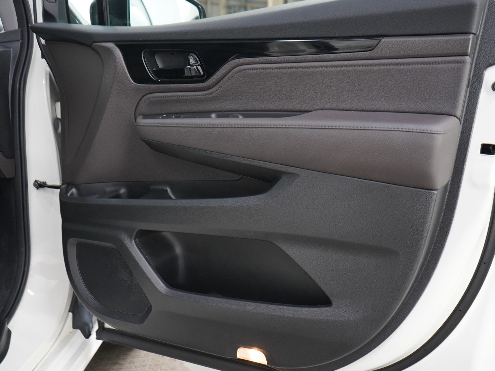 Used 2018 Honda Odyssey Elite image 9