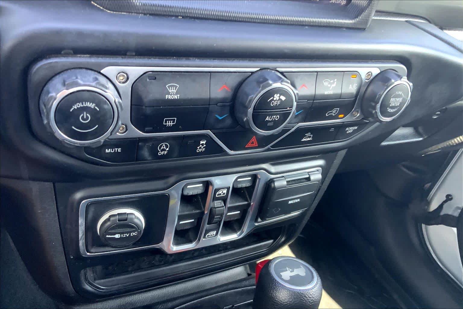Used 2023 Jeep Wrangler Unlimited Sahara AWD/4WD image 31