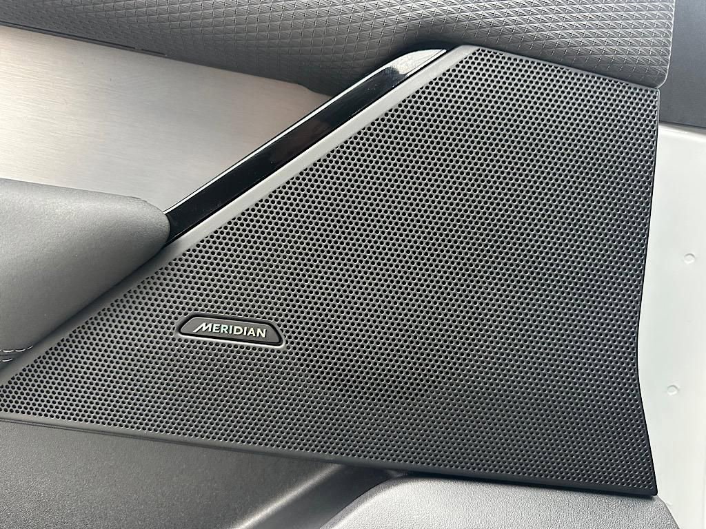 Used 2023 Land Rover Range Rover Velar R-Dynamic S image 19