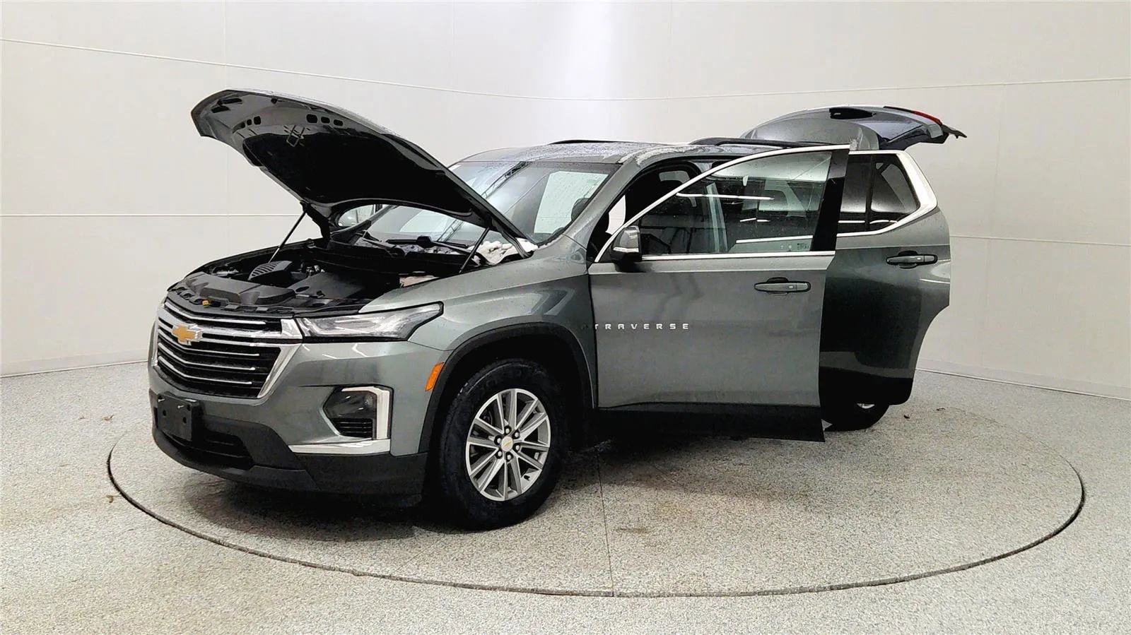 Used 2023 Chevrolet Traverse LT image 10